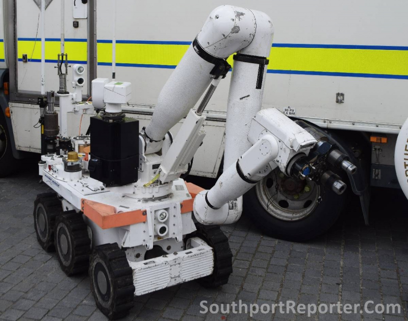 Army Explosive Ordnance Disposal (EOD) where called to assist Police in Southport 
