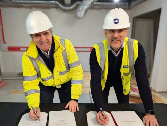 Mayor signs 1st-of-its-kind partnership to train thousands of construction workers
