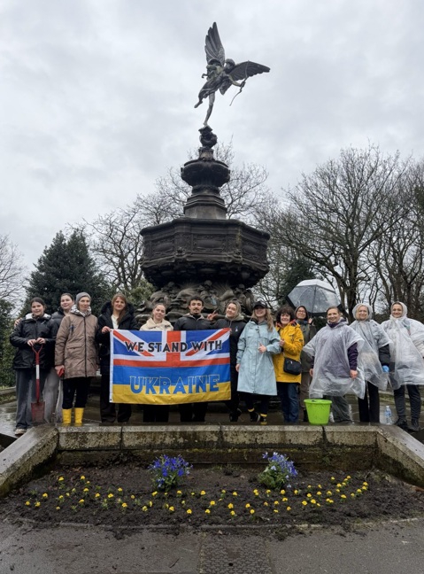 70kg of Rubbish Cleared as Ukrainians and Britons Team Up in Sefton Park Clean-Up