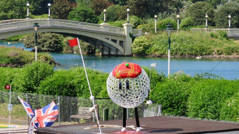 Masters Putting Course in Southport tees off new mascot sculpture ahead of The Open
