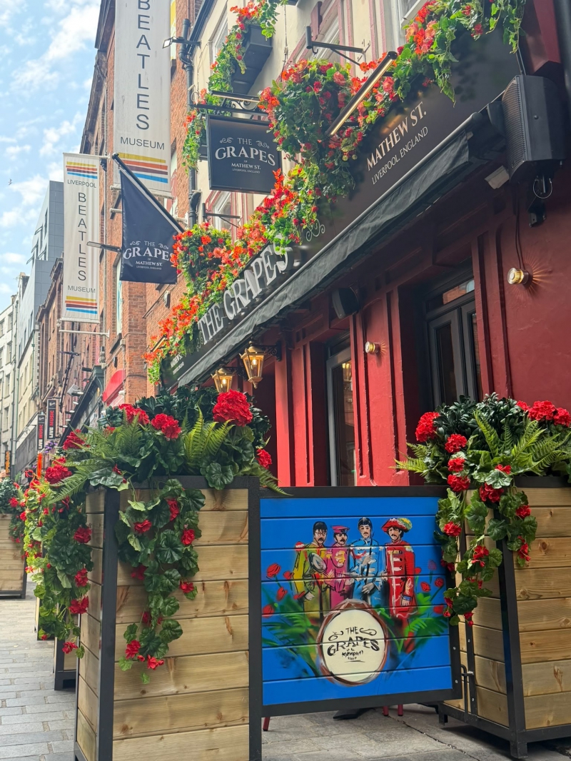 Liverpool’s famous Mathew Street pub ‘The Grapes’ unveils stunning facelift ahead of grand reopening