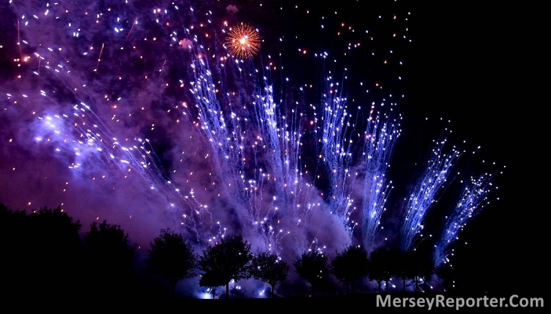 Southport's British Musical Fireworks Championship - Teams Answer Questions