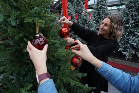 Garden Centre hosts Christmas Shopping Night in aid of Teenage Cancer Trust