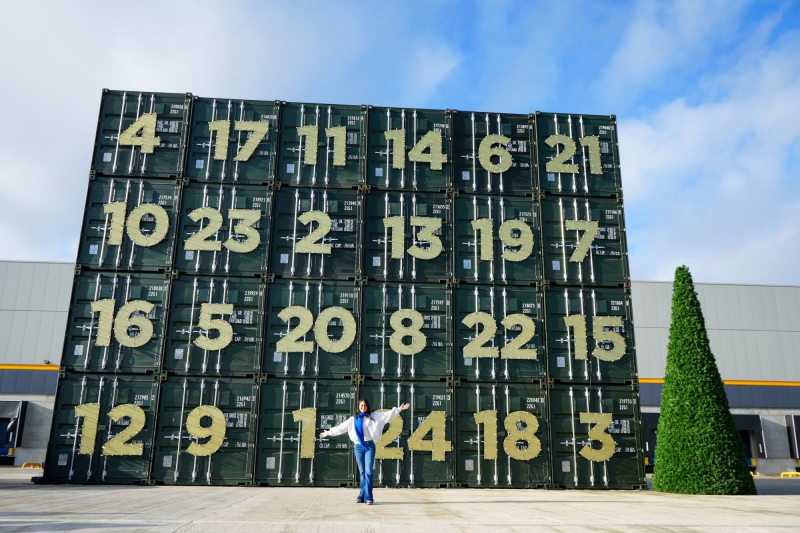 Olympic star, Sam Quek unwraps World’s Largest Charity Advent Calendar